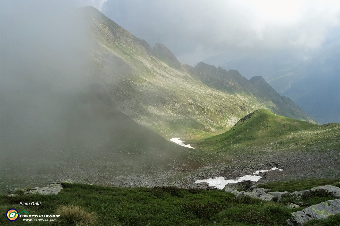 38 Mi abbasso sulle pendici del versante est in Val Lunga -Tartano.JPG